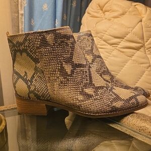 Lucky Brand Snakeskin Ankle Boots Sz8  / 38 1/2